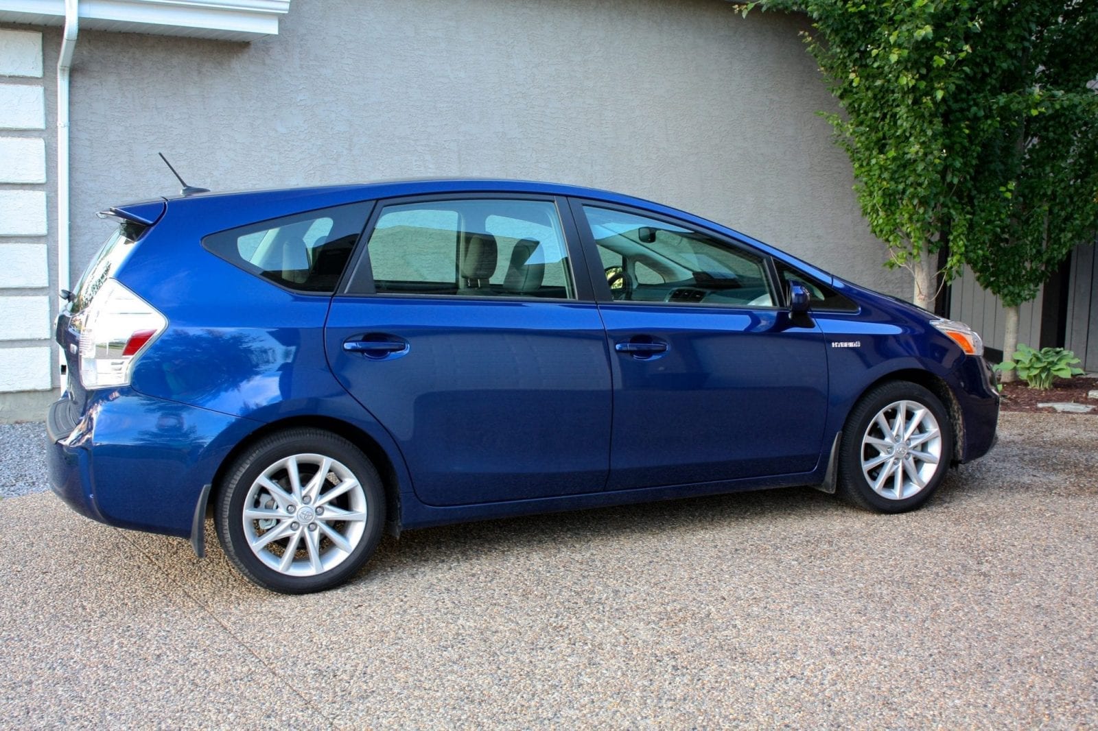 Review 2012 Toyota Prius V Wildsau