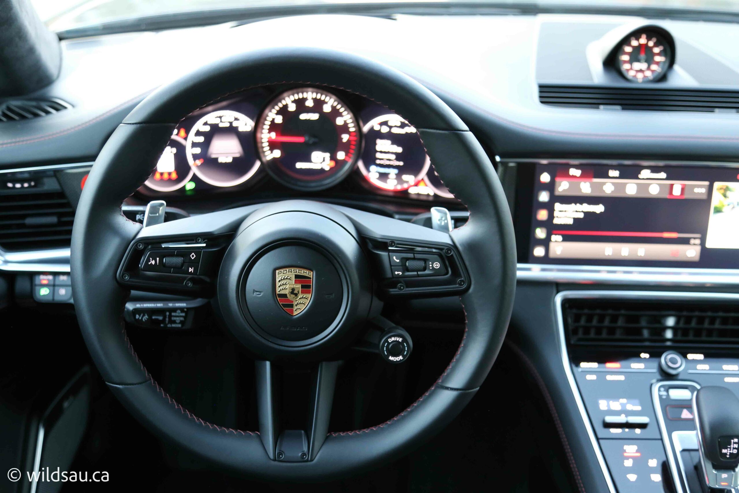 Porsche Driver Experience in the new Panamera with driver-centred interior  concept - Porsche Newsroom