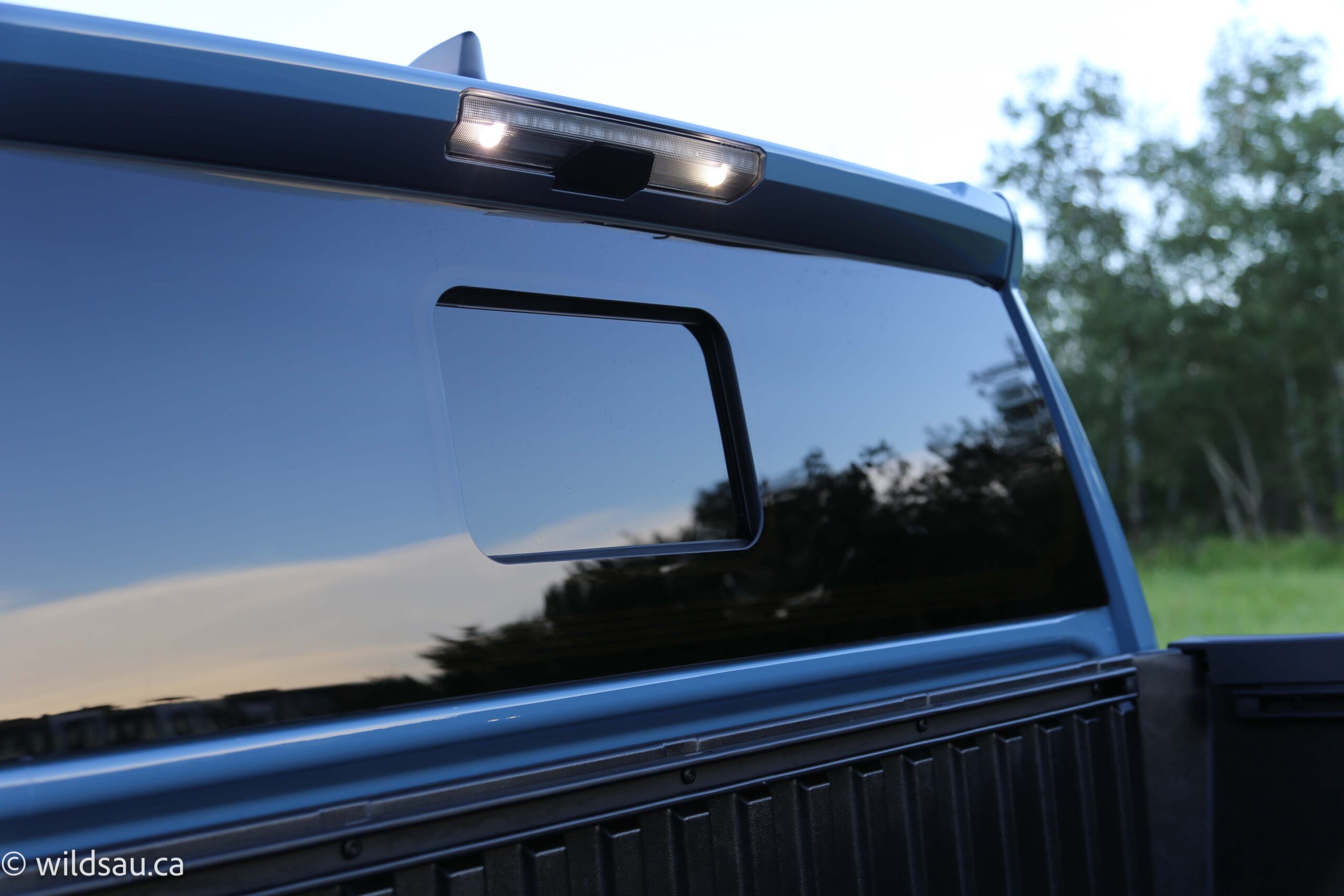 Rear sliding window